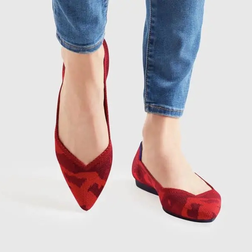 *SOLD* Rothy’s Red Camo points flat size 8 - Barely used “Retired Color”